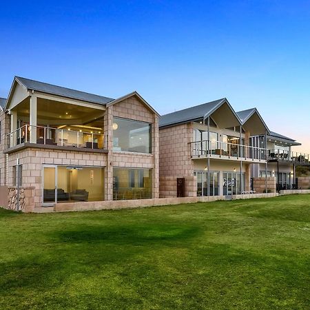 Aloha Waterfront Properties Роуб Екстериор снимка