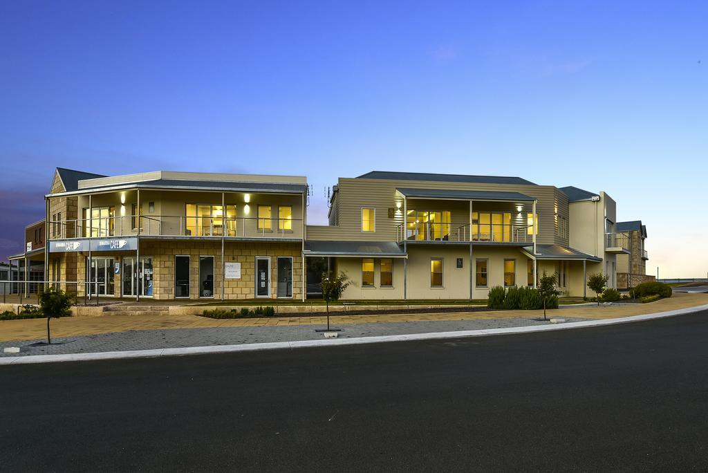 Aloha Waterfront Properties Роуб Екстериор снимка