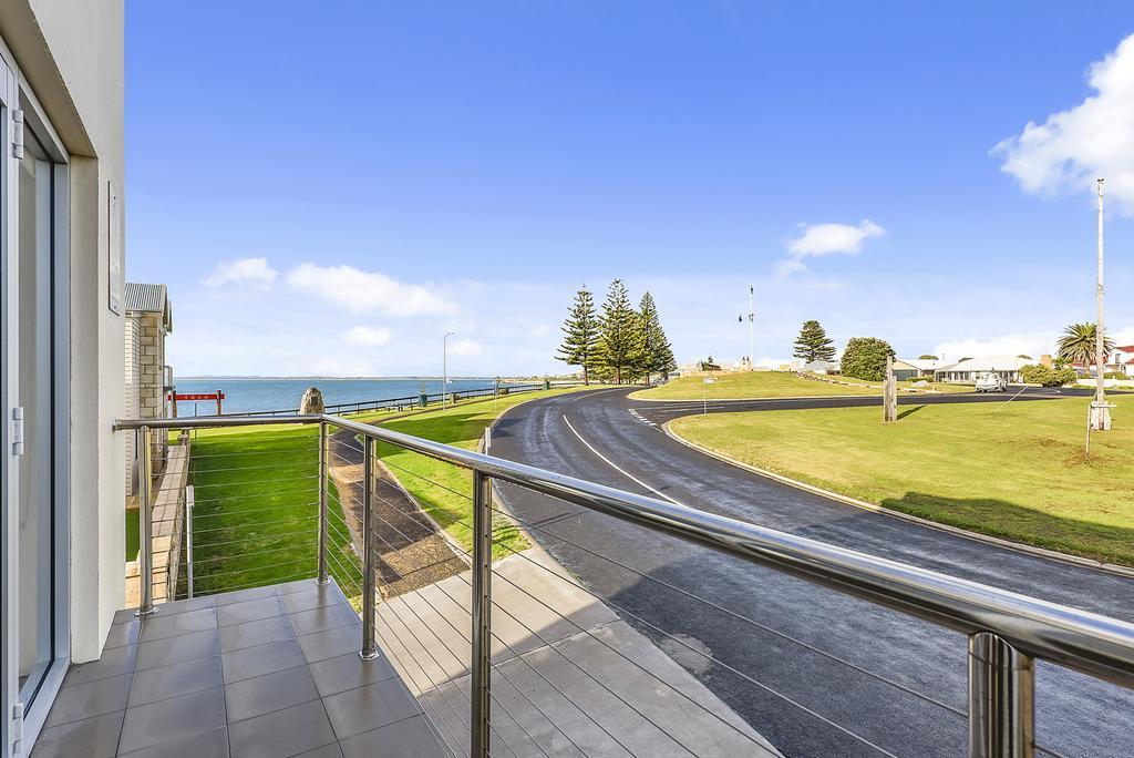 Aloha Waterfront Properties Роуб Екстериор снимка