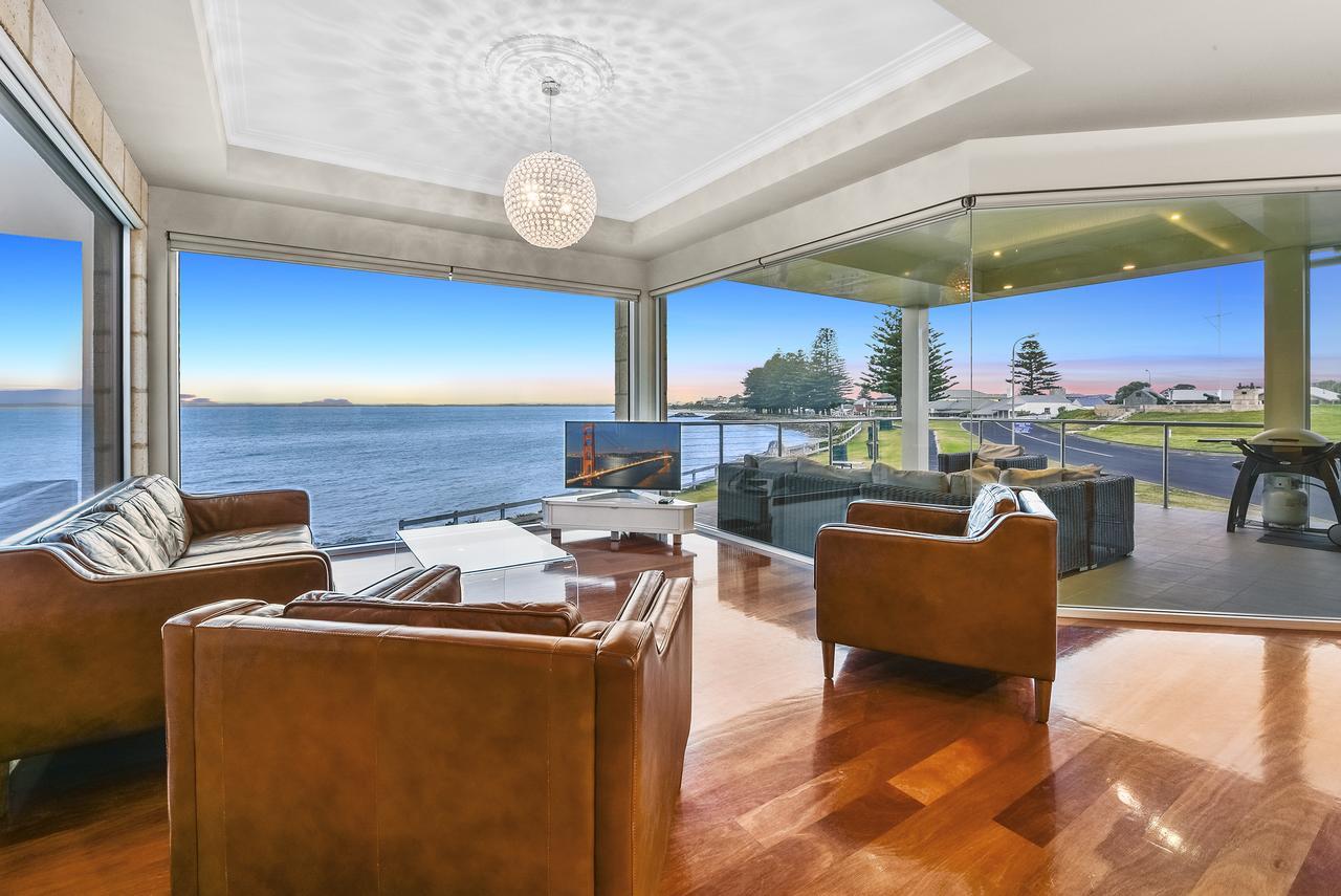 Aloha Waterfront Properties Роуб Екстериор снимка